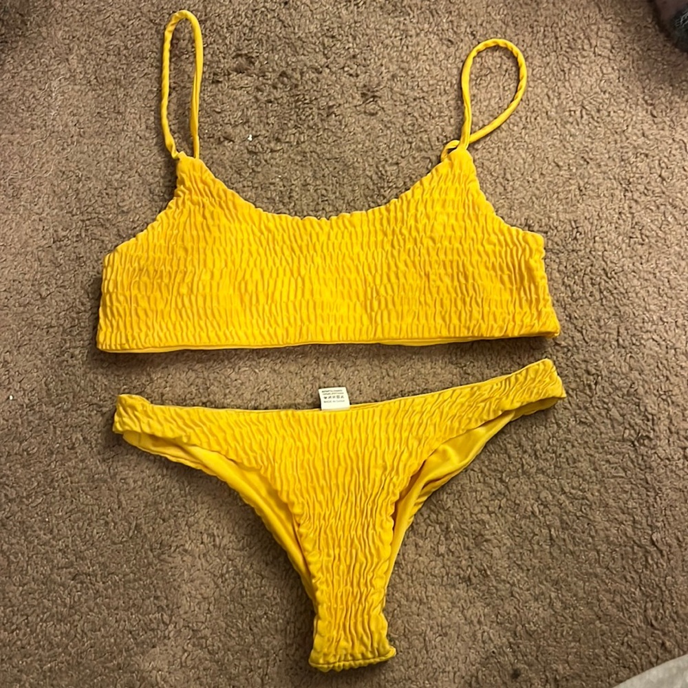 Mini yellow bikini